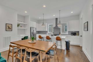 2 Lux Homes 2mi to Broadway Huge Rooftop Sleeps 24 - 9