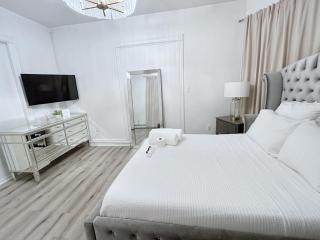 The Velvet Key - Newark - 2