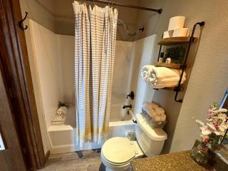 The Guesthouse l Creekside - - 6