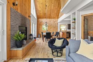 Rustic Waterfront Chalet Panoramic View and Spa - Chertsey - 9