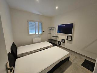 Entire place, fully air-conditioned - 1