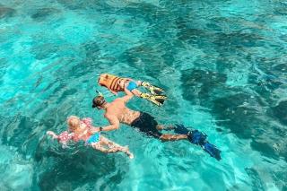 snorkelling at daimanyat islands - 3