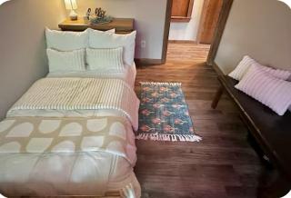The Guesthouse l Creekside - - 2