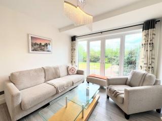 Parkland 3-Bedroom, 5 Beds, Walk to Metro, Tesco, Lidl, Near Airport Sleep 7 - Wythenshawe - 9