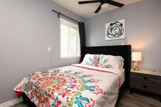 3bedroom 2bath Unit complementary parking onsite - 2