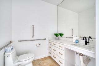 Studio Bliss Dual-Queen Stay in Vibrant Alberta - Portland - 2