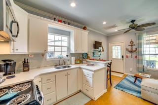 Pet-Friendly Lakefront Getaway with Hot Tub! - Coffee City - 3