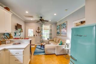Pet-Friendly Lakefront Getaway with Hot Tub! - Coffee City - 2