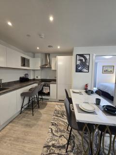 Mega9 Luxury 2Bedrooms Apartment - 2Baths, 2Toilets - Manchester - 8