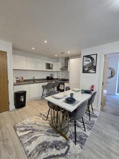 Mega9 Luxury 2Bedrooms Apartment - 2Baths, 2Toilets - Manchester - 7