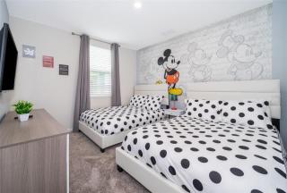 15 min from Disney World ChampionsGate Resort TownHouse with Club House Pools Water Park Gym - 5