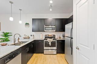 Balcony with Hills View,Pool, Free Parking and Gym - Austin - 6