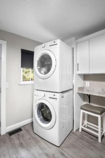Family Fun! 2 Story Oasis and Pup Retreat Near RVA! - Richmond - 4