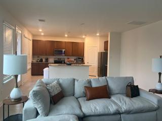 Summerhouse Villa 4br 2 and half ba Home - - 2