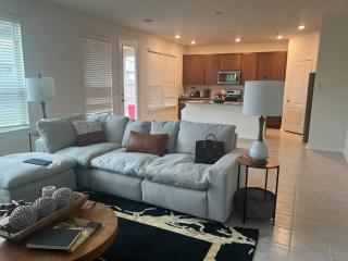 Summerhouse Villa 4br 2 and half ba Home - - 5