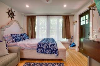 Walk to Beach and Lighthouse Oak Bluffs Studio! - Oak Bluffs - 7