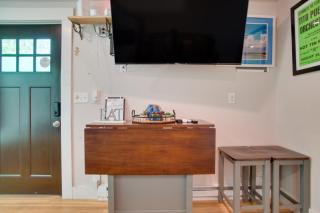 Walk to Beach and Lighthouse Oak Bluffs Studio! - Oak Bluffs - 4