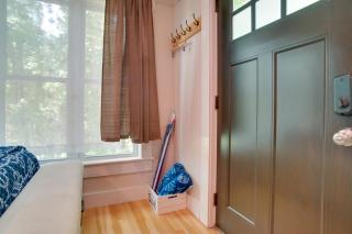 Walk to Beach and Lighthouse Oak Bluffs Studio! - 1