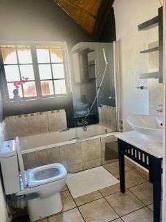 Executive 5 bedroom home near Sun Bet Arena - Pretoria - 2