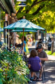 Stay Portland - La Casa Burnside - Local Eateries, Shops, and Bars - Portland - 3
