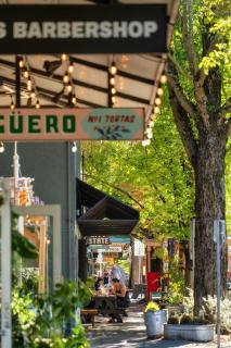 Stay Portland - La Casa Burnside - Local Eateries, Shops, and Bars - Portland - 2