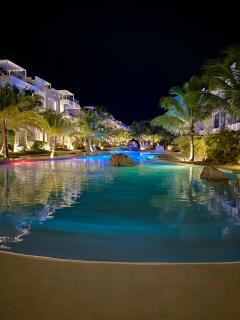 Tropical Escape with 3 Pools & Private Beach Club Aqua Esmeralda - La Laguna - 5