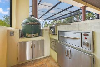 Sparkling Pool Balcony Sunsets Pool Table Dock - 6