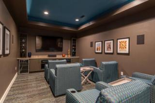 Long Stays Welcome, Pool, Free Parking, and Balcony - Austin - 7