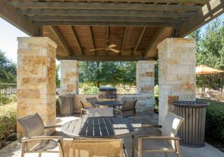 Long Stays Welcome, Pool, Free Parking, and Balcony - Austin - 1