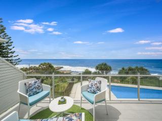 Steps to Kings Beach, absolute beachfront & big balcony - Caloundra - 5