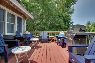 1 Mi to Ferry Terminal Oak Bluffs Family Retreat! - Oak Bluffs - 0