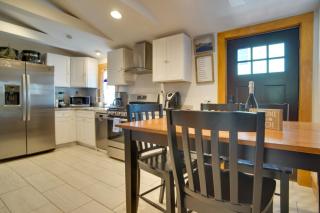 1 Mi to Ferry Terminal Oak Bluffs Family Retreat! - Oak Bluffs - 8
