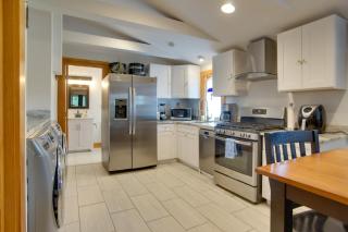 1 Mi to Ferry Terminal Oak Bluffs Family Retreat! - Oak Bluffs - 2