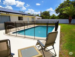 Splash Oasis, 4BR, 2BA Heated Pool, BBQ - 3