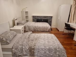 Two separate rooms at 34 Clarevale - Clayton North - 7