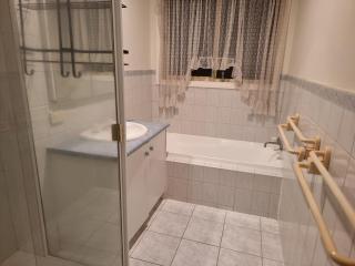 Two separate rooms at 34 Clarevale - Clayton North - 6