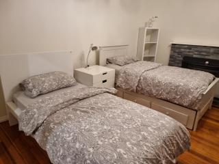 Two separate rooms at 34 Clarevale - Clayton North - 2