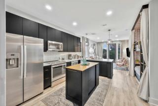 New 2 Luxe Penthouses with Balcony and City Views - Nashville - 3