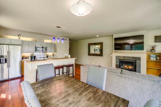 Steps to Lake Chelan Condo with Resort Amenities! - Chelan - 2