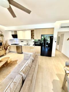 Tropical Escape with 3 Pools & Private Beach Club Aqua Esmeralda - La Laguna - 1
