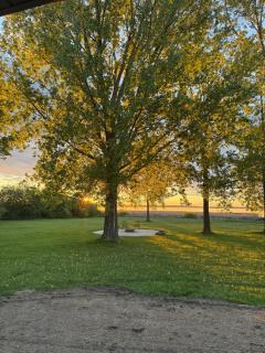 Sunrise Lake Escape - - 0
