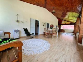 Casa com piscina, espaço amplo e aconchegante - 4