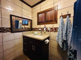 Cozy & Spacious 3BR Rustic Stay Minutes from LAX - Compton - 6