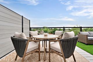 Penthouse 2BR with Rooftop, Parking and Situated Only Minutes to The Falls - Niagara Falls - 1
