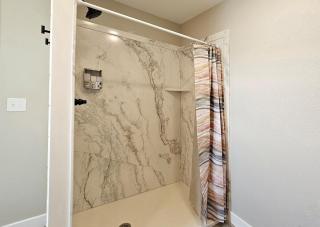 Newly remodeled waterfront home - Rocky Mount - 9