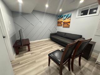 Spacious 2 bedroom 3 beds lower unit with separate entrance and parking space Near Downtown, Calgary Zoo, Costco and many more - Calgary - 4