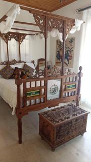Yorgo's Place - - 4