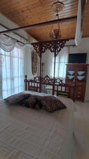 Yorgo's Place - - 1