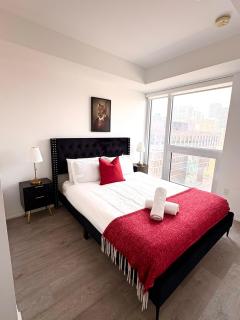 Royal BnB 1 Bed 1 Den Pristine Downtown Toronto Retreat - 3