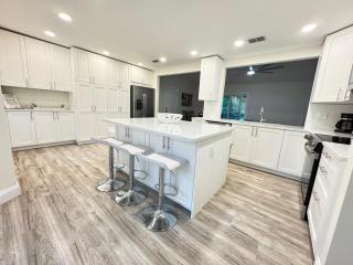 3 Bedroom 2 bathroom close to the beach - 4
